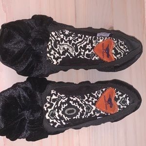 Rocket Dog velvet slippers.